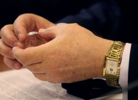 НБУ выпустил двугривневую монету с подсолнухом (ФОТО)