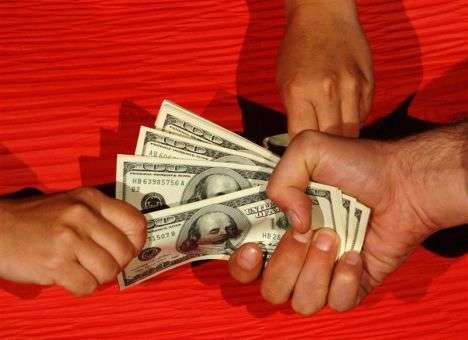 Банкиры украли у военных более полумиллиона долларов