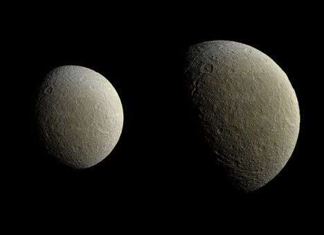 Cassini сделал самые четкие снимки второй по величине луны Сатурна (ФОТО)