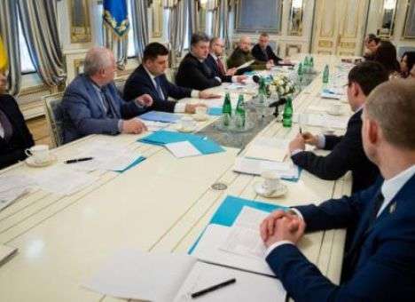 Порошенко требует окончательно «заблокировать» коррупционеров