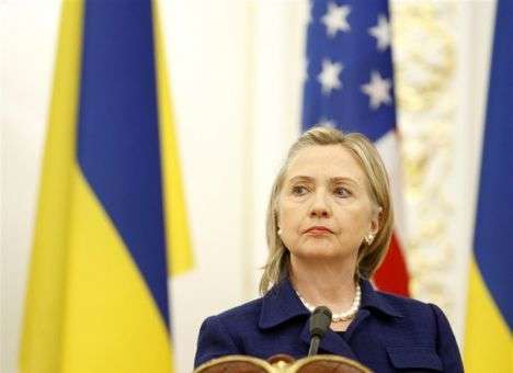 Клинтон просит дать Украине больше денег