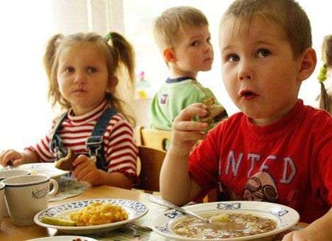 Ученые выяснили, как приучить детей к здоровым продуктам