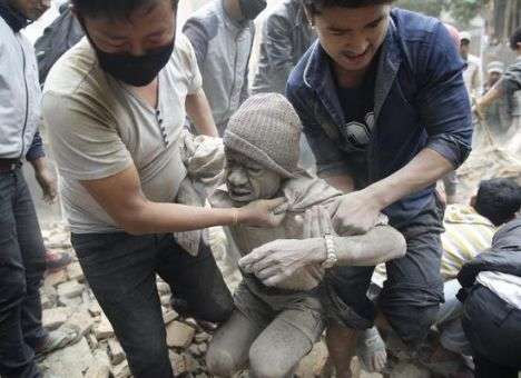 Землетрясение в Непале: сотни погибших и трагедия на Эвересте (ФОТО)