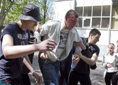 В Запорожье «Самооборона» устроила драку на антиправительственном митинге (ВИДЕО, ФОТО)