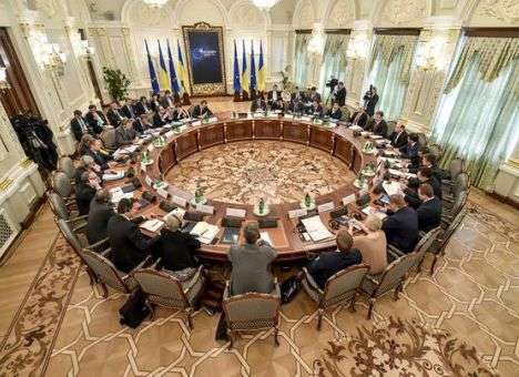 Порошенко ждет, когда правительство заговорит на французском