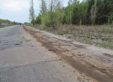 В Шостке при вывозе с предприятия рассыпалось неизвестное химвещество, - СМИ (ФОТО)