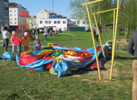 В Беларуси надувной батут покалечил 9 детей (ФОТО)