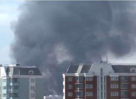 В Москве тушат сильный пожар, дым виден на Красной площади (ВИДЕО, ФОТО)