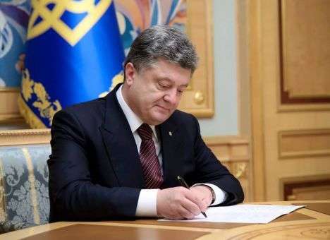 Президент присвоил звание «Мать-героиня» почти 500 украинкам