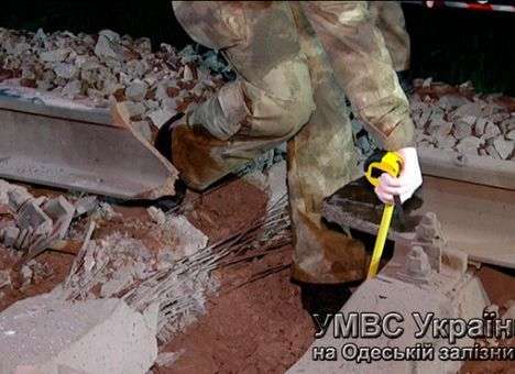 Опубликованы снимки с места ночного взрыва в Одессе (ФОТО)