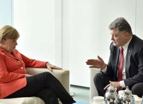 Порошенко рассказал Меркель о «нечеловеческих» условиях бойцов АТО в плену (ФОТО)