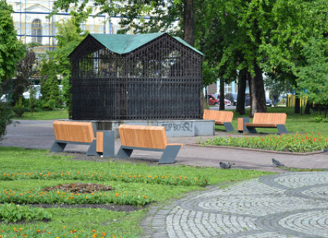 На Подоле появились «говорящие» скамейки (ФОТО)