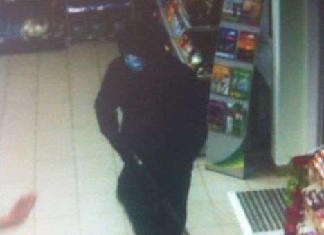 Человек в маске и с обрезом ворвался на АЗС (ФОТО, ВИДЕО)