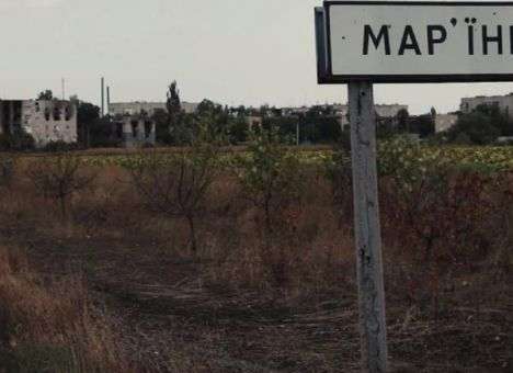 В прифронтовой Марьинке люди сидят по подвалам