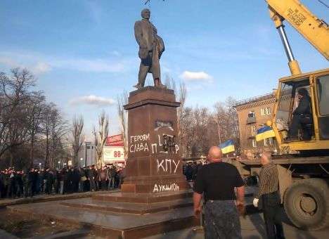 Активистов отдадут под суд за Ленина