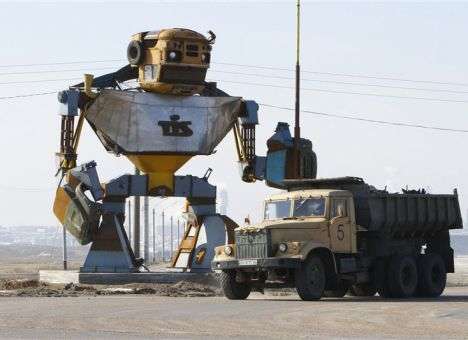 Планы относительно «стены» на границе с РФ изменились, - Яценюк