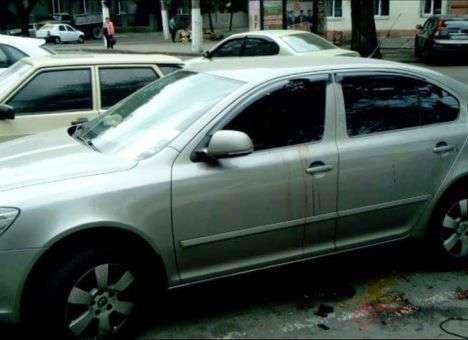 Одессит получил удар ножом, сидя за рулем своего авто (ФОТО)