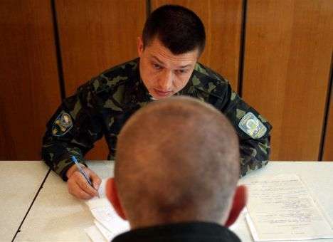 Утром из киевского общежития в военкомат вывезли 30 мужчин, - СМИ