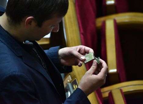 У Президента рассказали, за чьи деньги депутатам купили флешки