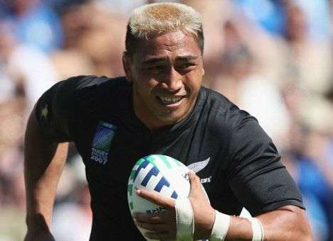 Экс-капитан сборной Новой Зеландии разбился в ДТП с семьей