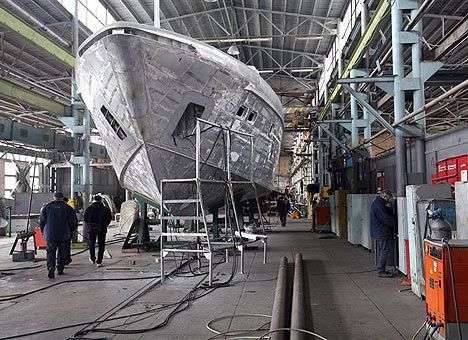 Раскачиваясь и со скрипом