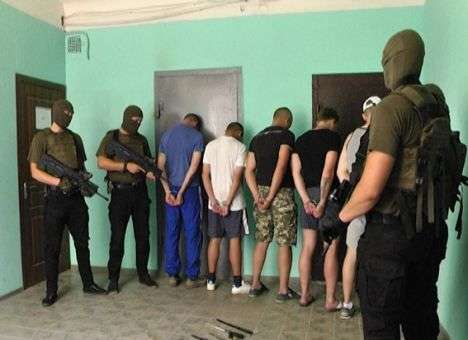 Одна из жертв ночной поножовщины в Харькове при смерти (ФОТО)