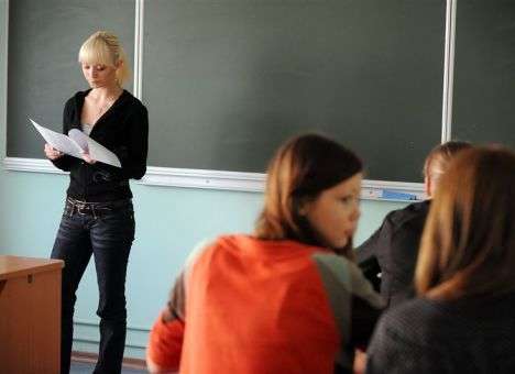 Нардепы предлагают увольнять пожилых педагогов