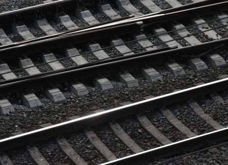 На Львовщине поезд наехал на уснувшего парня