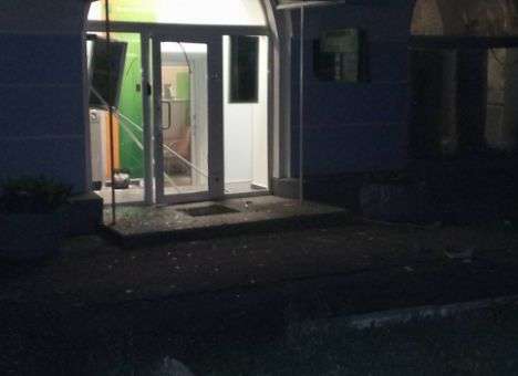 За одну ночь в Киеве взорвали два отделения банка (ФОТО)