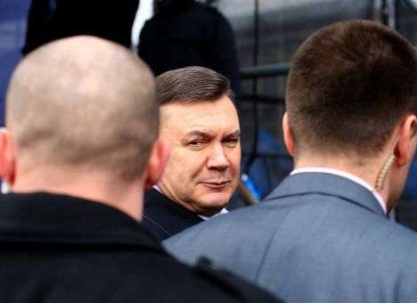 Янукович рассказал, в каких условиях «вынужден жить»