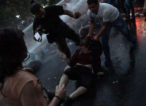 В центре Еревана снова собрались тысячи протестующих (ФОТО, ВИДЕО)