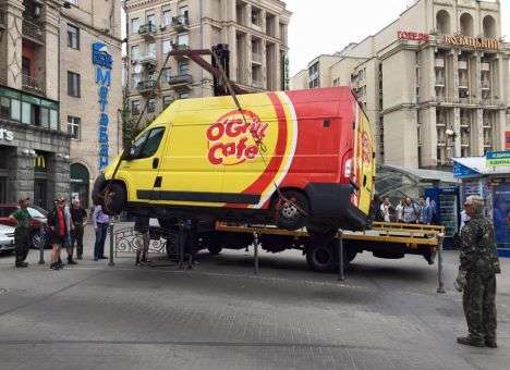 С Майдана увезли шаурму и кофе (ФОТО)