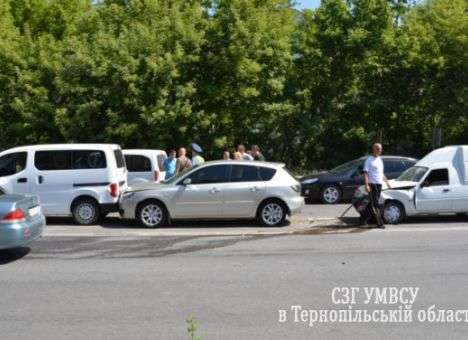 В Тернополе столкнулись 5 авто (ФОТО)