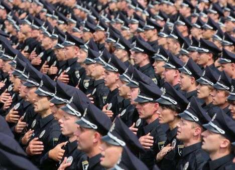 Наручники и шокеры: Что могут новые полицейские (ВИДЕО)