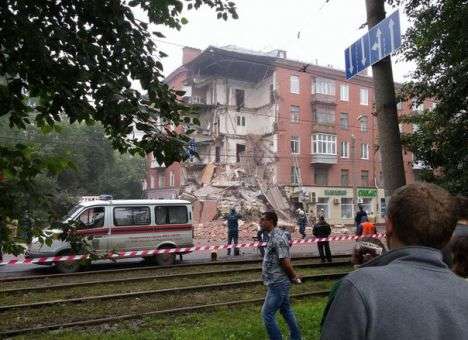В Перми под завалами жилого дома ищут людей (ФОТО)