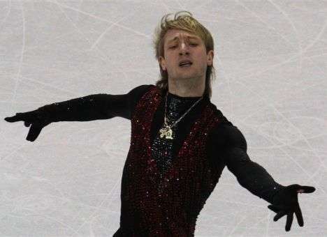 Узнав о смерти матери, знаменитый фигурист Плющенко прервал гастроли