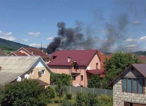 Жертвами перестрелки в Мукачево стали 5 человек, горит АЗС - «Донбасс» (ВИДЕО)