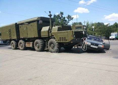 Военный «МАЗ» смял авто с пенсионером (ФОТО)