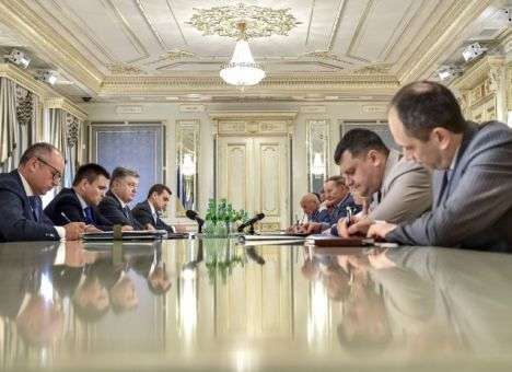 Порошенко назвал приоритеты в переговорах по Донбассу