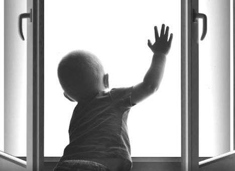 В Днепродзержинске малыш выпал с 9 этажа высотки