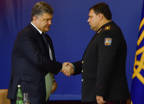 Порошенко рассказал, с кем бы пошел в разведку