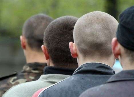 Троих контрабандистов, пойманных с сигаретами, тут же мобилизовали