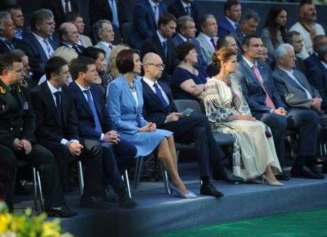 Жена Порошенко вышла в свет в необычном платье (ФОТО)