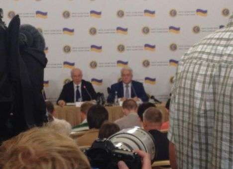 Азаров в Москве презентовал комитет, который «спасет Украину»