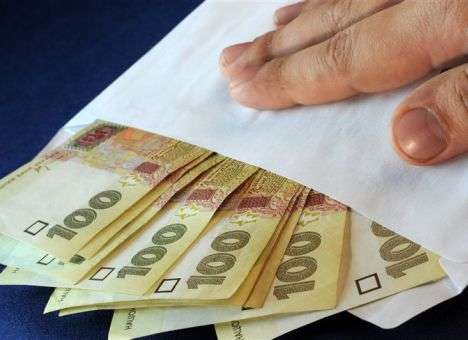В Харькове продавец взяла кредит, чтобы дать взятку милиционеру