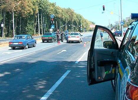 Днем в Виннице обстреляли авто с людьми