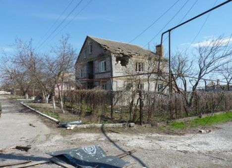 Из домов Широкино мародеры выносят даже пластиковые стулья