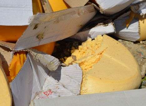 В РФ предлагают уничтожать российские продукты прямо в магазинах