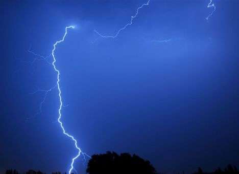 В военных ударила молния, когда их обучали от нее прятаться