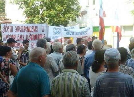 Русины в Мукачево выступили против политики Порошенко и за автономию Закарпатья